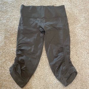 Scrunch cropped lulu leggings